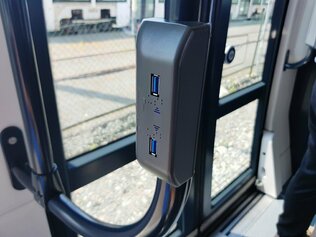 exemple d'infrastructure d'une prise USB dans un tramway a Caen la mer