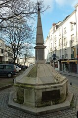 Fontaine au pied Boulet Angers.jpg