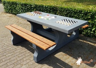 Des jeux-tables fixes dans les parcs