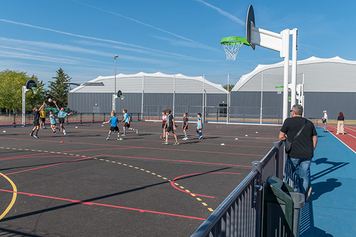 Aménagement du parc de Villoutrey : un terrain multisports et des tables de ping pong extérieures