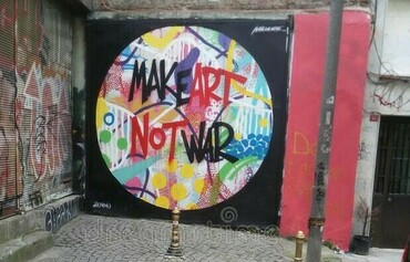 street-art-make-art-not-war-wall-71366806~2.jpg