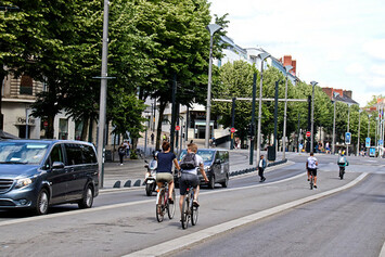 Piste cyclable en double-sens boulevard Foch